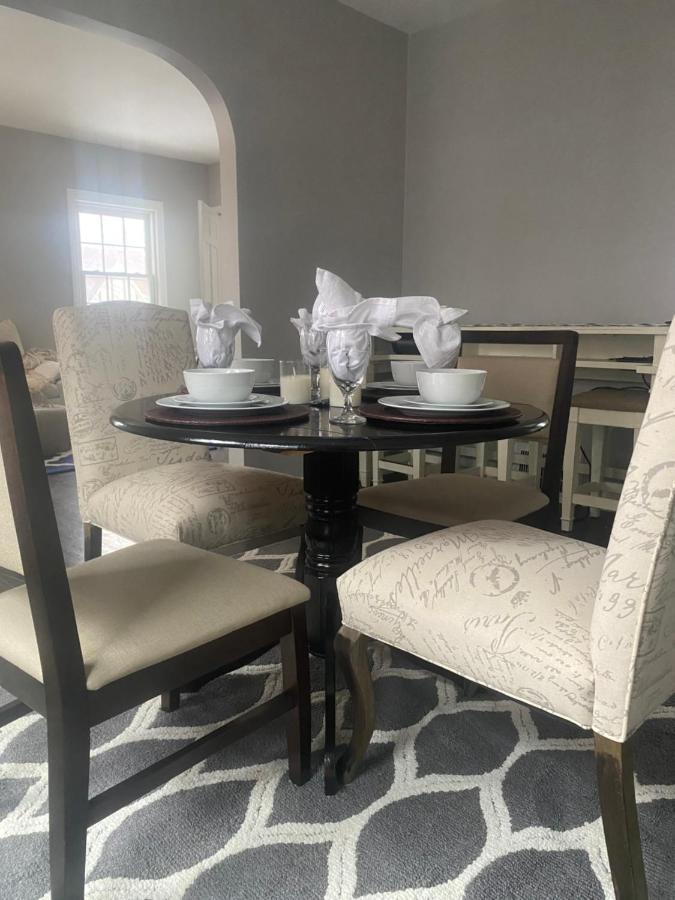 Cozy, Upstairs Apartment Pets Welcome With Fee Family Friendly Close To Everything Cleveland Dış mekan fotoğraf