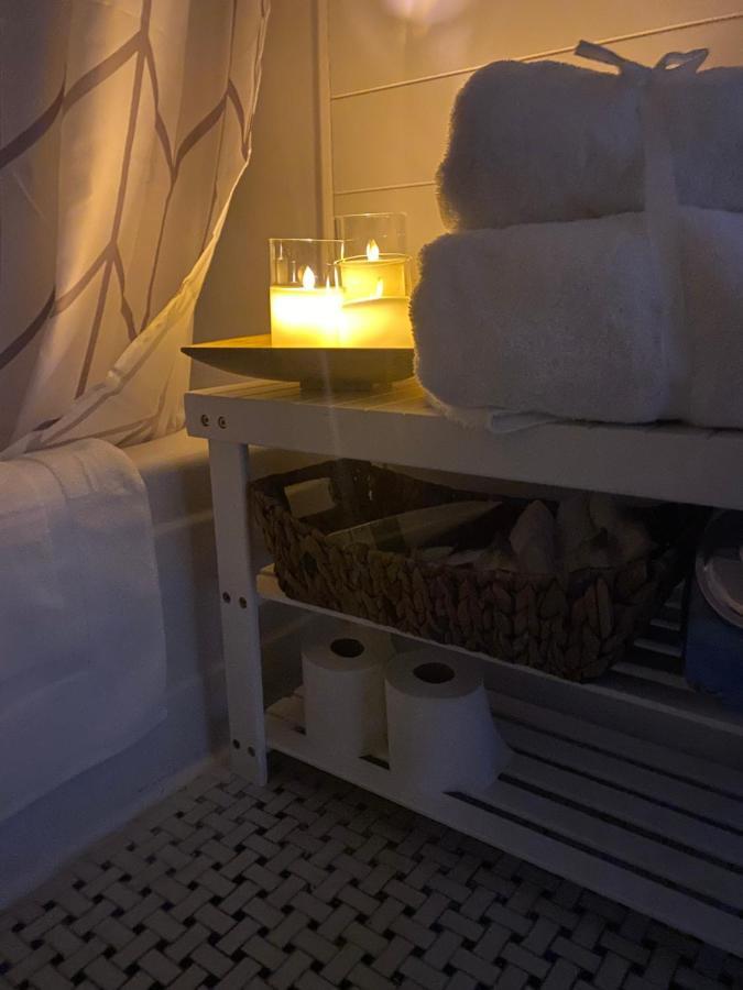 Cozy, Upstairs Apartment Pets Welcome With Fee Family Friendly Close To Everything Cleveland Dış mekan fotoğraf